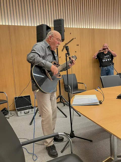 Für die musikalische Umrahmung sorgte Wilfried Hofmann | Foto: Jörg Theuner