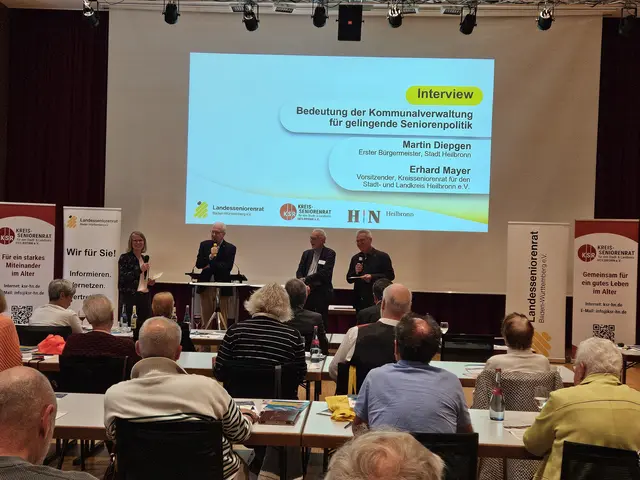 links Anja Schwarz, Geschäftsführerin Landesseniorenrat, Martin Diepgen, Erhard Mayer, Michael Schneider, geschäftsführender Vorstand Kreisseniorenrat | Foto: Landesseniorenrat