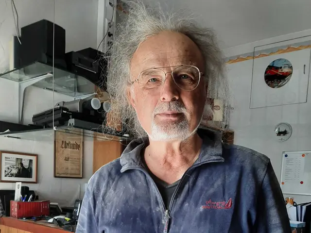 Dr. Michael Missbach demonstriert am eigenen Leib: Ohne Schmutz wird nix sauber! Nicht mal die Umwelt! | Foto: ECH - Helmut Epp