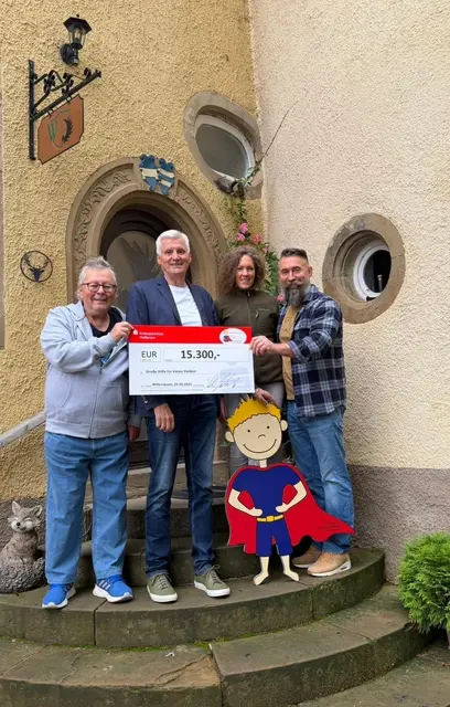 Bild: von links: Gert Schulz, Karl Seiter, Dana und Martell Görbert  | Foto: Quelle: privat