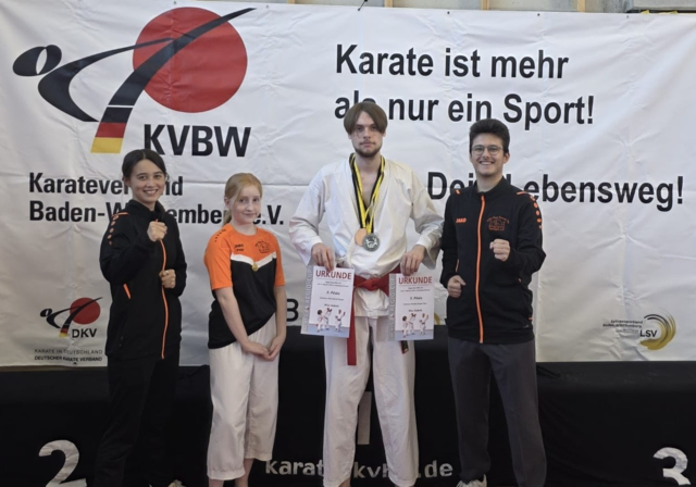 Die Eppinger Teilnehmer beim Regio-Cup in Neuried-Ichenheim: (v.l.) Helen Heil (Betreuerin), Finja Schwenger, Nico Scholz und Johannes Geng (Kampfrichter) | Foto: Karateverein Eppingen