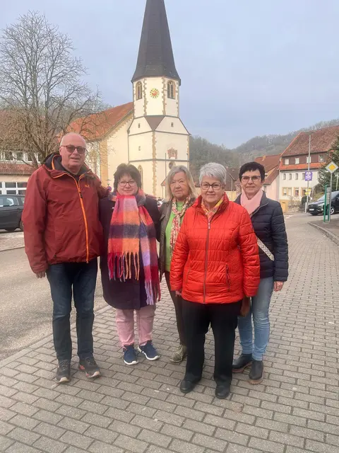Das Herbstsonnen-Team v. l. Hans J. Leuz, Karin Schuster, Inge Schirmer, Marianne Nagel und Anneliese Rückert. | Foto: Carolin Scholl