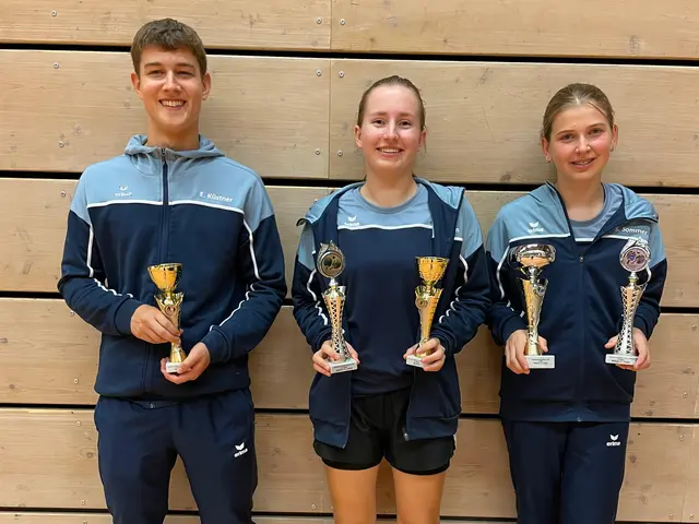 Standen auf dem Treppchen - von links: Emil Küstner (3ter Mixed) Anna Kaufmann (3ter Mixed &amp; Doppel U19), Sarah Sommer (2ter Einzel U15 / 3ter Doppel U19) | Foto: E. Rosendorf