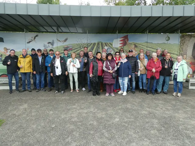 Oedheims Jahrgang 1958 und Mitschüler beim Ausflug auf der Insel der Mainschleife bei Volkach | Foto: Heinz Schmierer