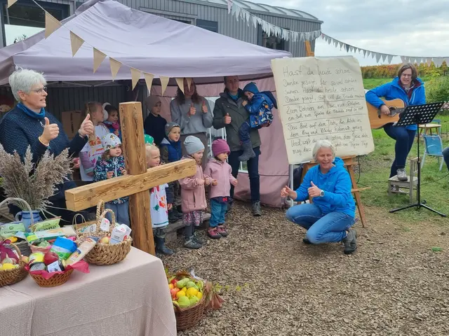"Hast du heute schon Danke gesagt", so erklang es beim Erntedank-Familiengottesdienst im Naturkindergarten Hoffnungsland Brackenheim, der das große Herbstfest eröffnete. | Foto: Jochen Baral