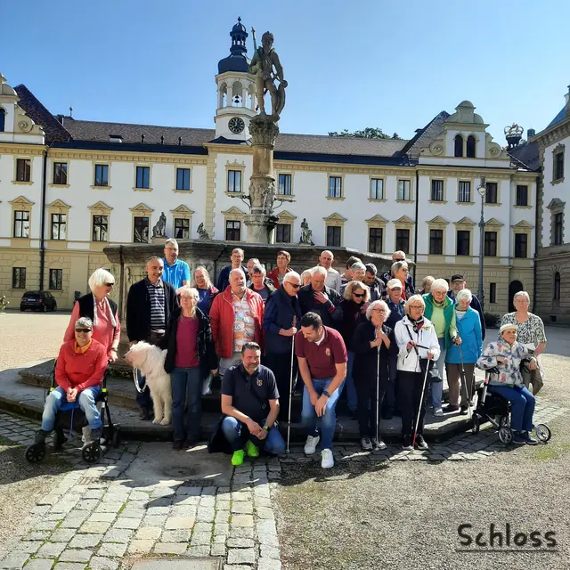 Fotostopp vor Schloss St. Emmeram, dem Sitz der Fürstenfamilie Thurn und Taxis | Foto: Elisabeth Heiler