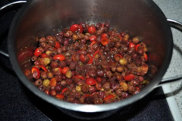 Nicht lange kochen. Nur bis sie ein bisschen weich sind. | Foto: Daniela Somers