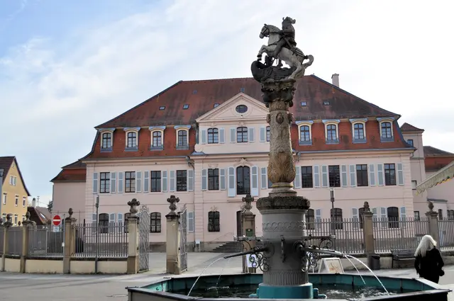 Georgsbrunnen und Schloss. So sah es auch damals aus. | Foto: Daniela Somers