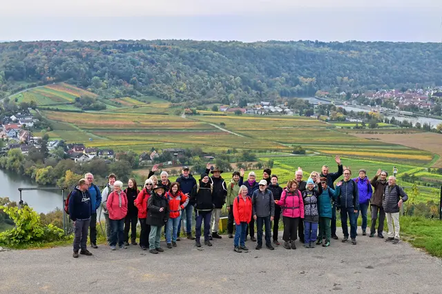Gut gelaunte  Albvereinler aus Weinsberg in Mundelsheim. | Foto: Michael Harmsen