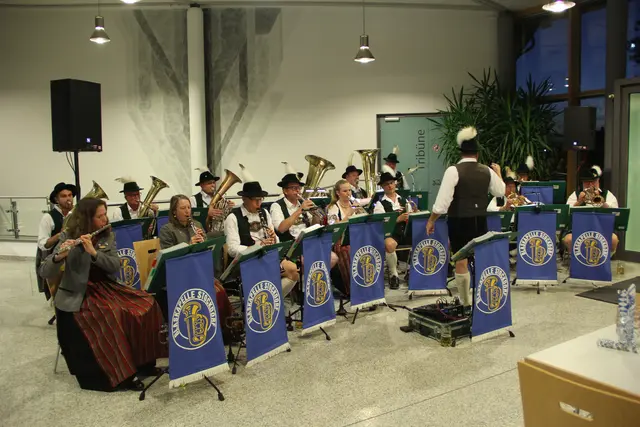 Die Blaskapelle Stockdorf sorgte für super Stimmung beim bayrischen Abend. | Foto: Günter Wagner