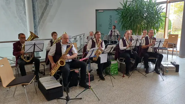 Zur Kärwe spielte unter anderem der Musikverein aus Hausen/Rot | Foto: Uschi Wagner