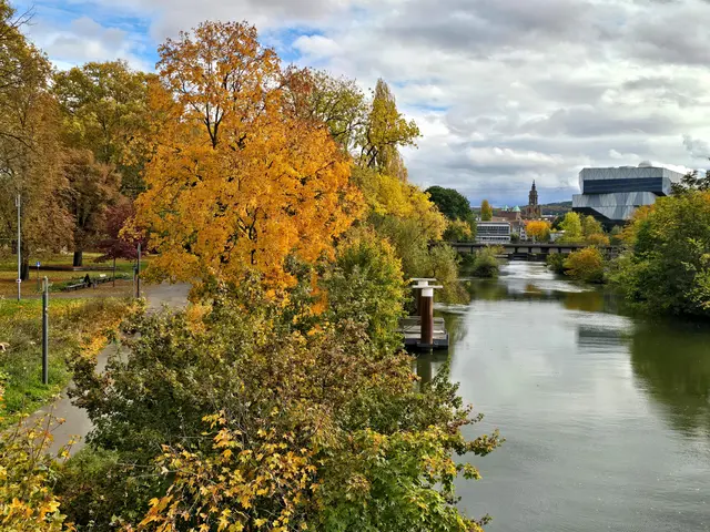 Blick von der Bleichinselbrücke über den Neckar zum Kiliansturm und der Experimenta  | Foto: Heidrun Rosenberger