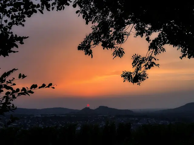 Sonnenuntergang über Burg Weibertreu | Foto: Moni Bordt