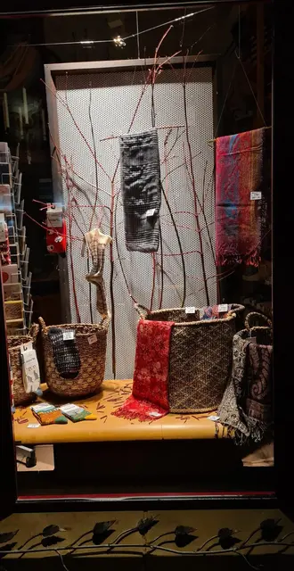 Die Schaufenstergestaltung ist immer ein echter Hingucker ..... | Foto: Hilde Mayer