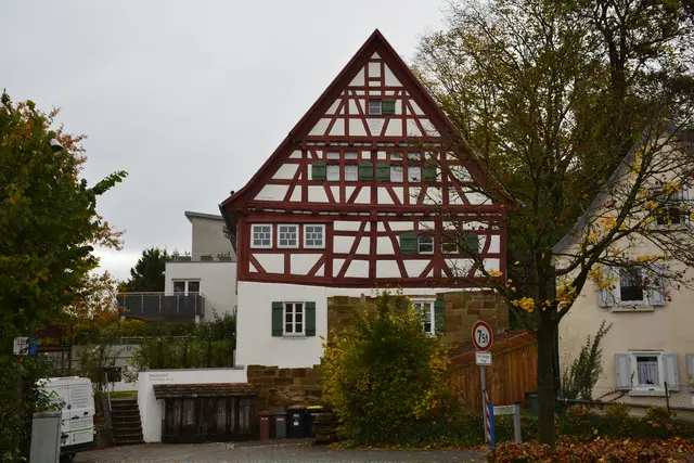 Ellhofen ist erreicht. Der Spatzenhof ist eines der schönsten Gebäude im Ort. | Foto: Michael Harmsen