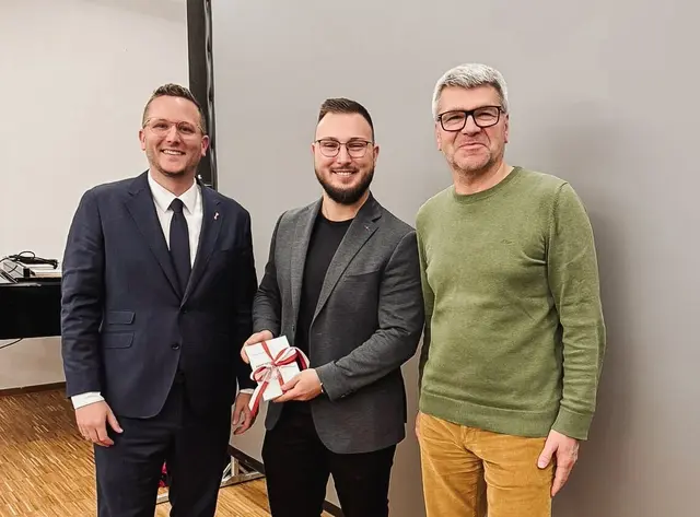 Foto: v.l.: Oberbürgermeister Patrick Wegener, Jonas Aberle, Vorsitzender der SPD-Fraktion Markus Mader | Foto: Markus Mader 