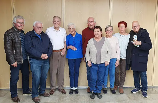 Ergebnis der Neuwahlen, Vorstand mit allen Beisitzer/innen:
v.links: Ehrenfried Biehal, Claus Brümmer, Paul Lyons, Adelheid Kistner-Hiller, Martin Probst, Ulla Ziegler, Anneliese Scholz, Christa Marks, Dr. Wolfgang Jörger | Foto: Urheber: E. Biehal