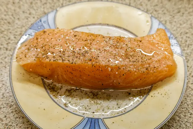den Lachs vorbereiten | Foto: WKY