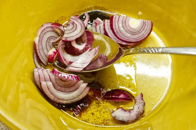 Gewürzöl, Zwiebel, Knoblauch | Foto: WKY