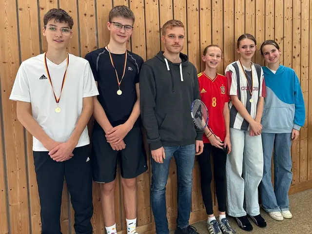 Die Jugendlichen mit Betreuer im Bild: Tim Rau, Daniel Wiesinger, Betreuer: Jonathan Link, sowie Merle Michelbach, Lieselotte Wenzel, Emma Richter | Foto: E. Rosendorf