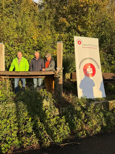 Übergabe der Panoramatafel am Wein Panorama Weg durch die Kulturstiftung der Kreissparkasse Heilbronn. | Foto: RS/WfH