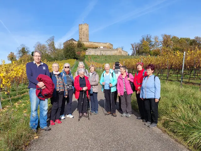 Schon fast geschafft: Der Anstieg zur Burg ist nahezu bewältigt. Und kann mal jemand die Sonne etwas dimmen, damit das Licht nicht so blendet?! | Foto: Foto privat