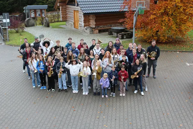 Kinder und Jugendliche der Staka mit den Betreuern beim Jugendlager in Pockau | Foto: Simon Giesel