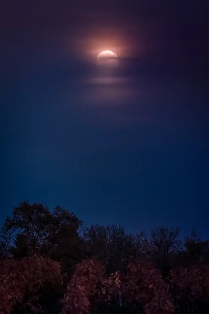 Da schaut er noch etwas zaghaft aus den Wolken.. | Foto: G.Hölzel