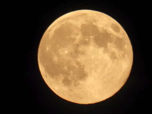 Mond über Brackenheim  | Foto: Helga El-Kothany 