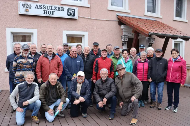 Vordere Reihe ganz rechts Seniorchef Hennrich vom Assulzer Hof | Foto: Marga Specht