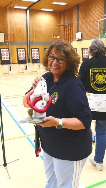 Heike Donges mit Maskottchen | Foto: Hermann Lücking, blasrohr.app