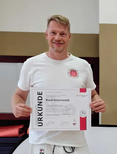 Ruud nach dem erfolgreichen Abschluss der Trainerausbildung. | Foto: Jonas Zimmer