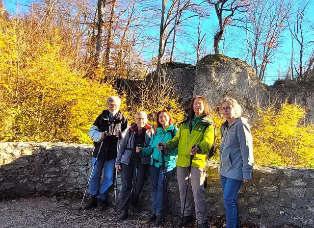 Auch auf der Burg strahlt uns die Sonne entgegen. | Foto: Isolde Reitz