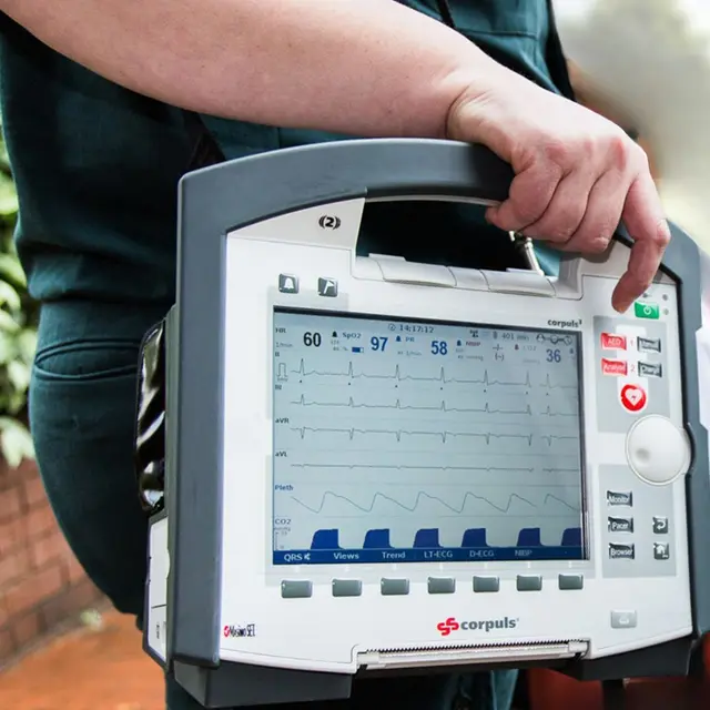 Patientenmonitor der Firma corpuls zur Überwachung von Vitalwerten kranker Personen. Bildnachweis: © corpuls / GS Elektromedizinische Geräte G. Stemple GmbH | Foto: ASB Region Heilbronn-Franken