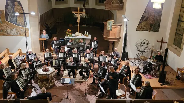 das 1.Orchester des Harmonika-Club-Ilsfeld in der Bartholomäuskirche | Foto: privat