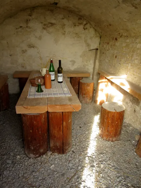 Weinberghüter Unterstand, am Mittleren Weg zum Asperg.  | Foto: WandernGabyErich