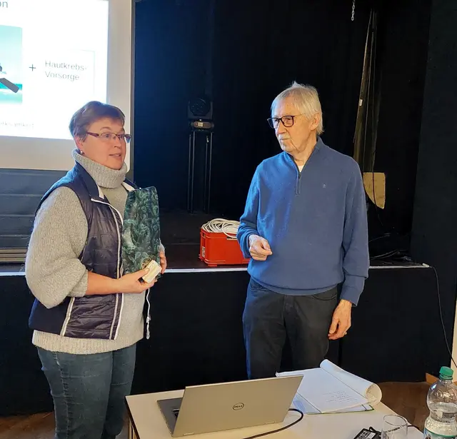 Frau Heininger bedankt sich bei Dr. Müller für den interessanten Vortrag | Foto: eigenes Bildmaterial