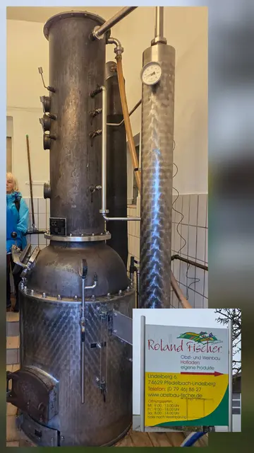 Info-, Vesper- und Aufwärmstopp in einer Obstbrennerei. | Foto: privat Sibylle Tröber