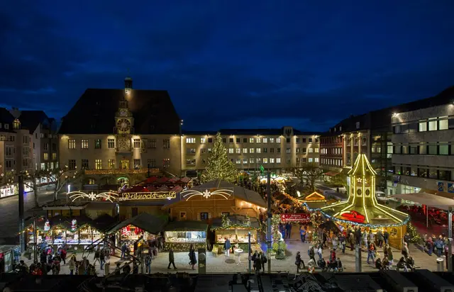 Geschmückte Stände, der Duft nach Glühwein und Punsch und ein bisschen Beleuchtung.. mehr braucht es gar nicht, um in Weihnachtsstimmung zu kommen. | Foto: HSt