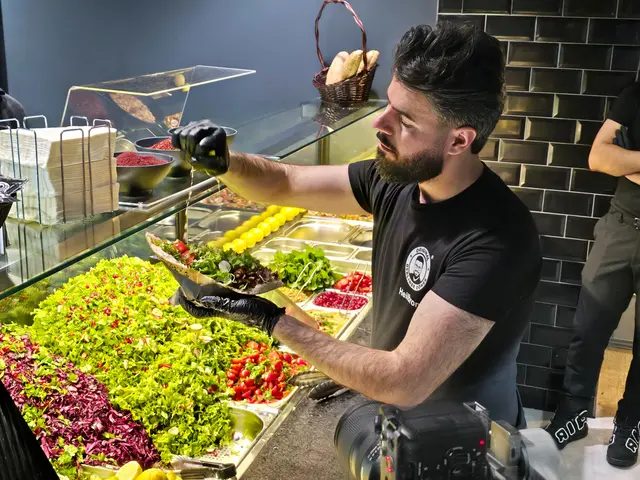 Immer ein Spritzer frische Zitrone gehört auf jeden Döner. | Foto: Heidrun Rosenberger