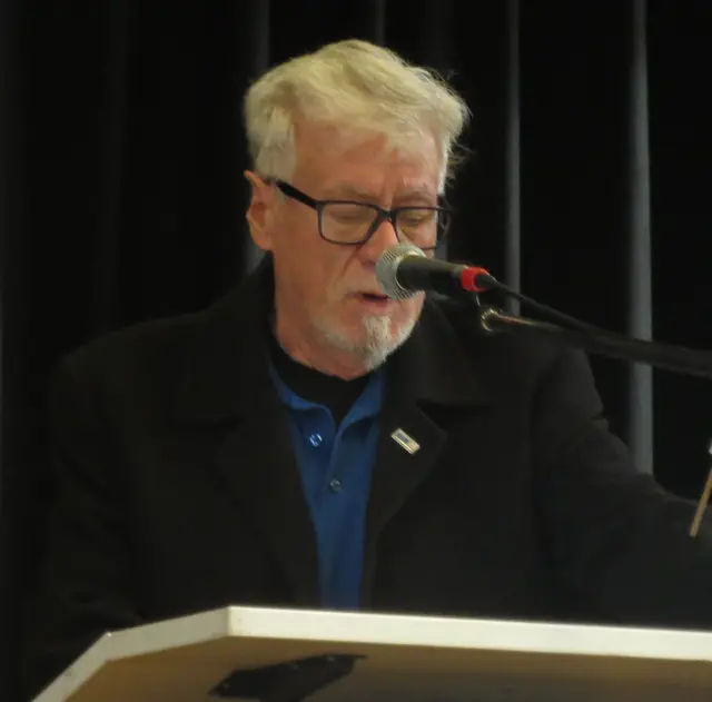 Der Ortsverbandsvorsitzende bei seiner Ansprache in der Festhalle Gemmingen. | Foto: VdK