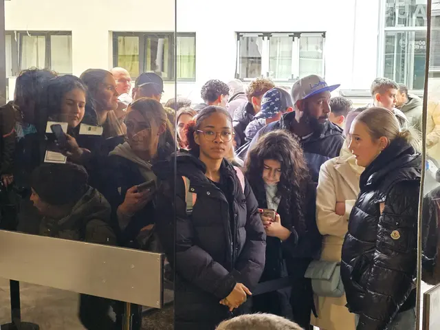 Alle möchten beim Wettessen zusehen. | Foto: Heidrun Rosenberger