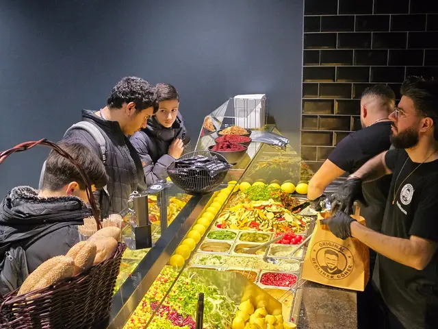 Salate und Toppings in allen Farben | Foto: Heidrun Rosenberger