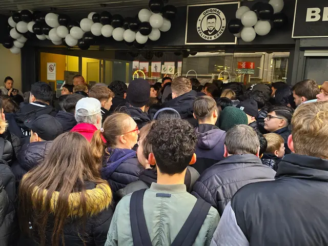 Damit war aber noch nicht Ende, immer mehr Leute kamen. | Foto: Heidrun Rosenberger