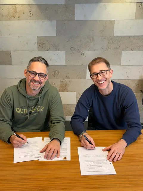 Neues Tennis-Führungsduo der TSG Hohenlohe: 1. Vorstand Thomas Kobold (r.) und 2. Vorstand Marcel Sehr bei der Eintragung beim Notar. | Foto: TSG Hohenlohe