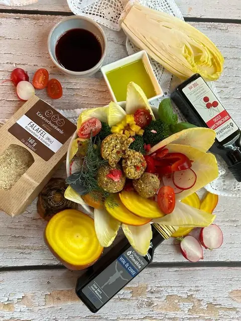 Neben verschiedenen Ölen bietet die Erlenbacher Ölmühle noch weitere Produkte an.  | Foto: Erlenbacher Ölmühle