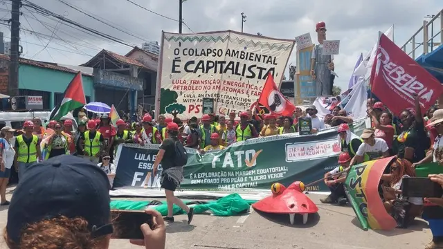 Beim Marsch für das Klima in Belém: Kritik an der Öl- und Gaspolitik der Regierung Lula und das Fazit "Der Umwelt-Kollaps ist kapitalistisch" | Foto: MLPD