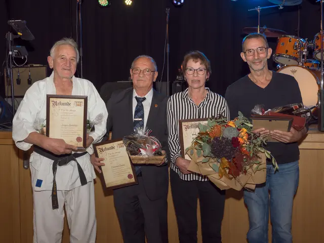 Ehrungen für 50-jährige Mitgliedschaft beim Goju-Ryu Karateverein Eppingen: (v.l.) Jürgen Antritter, Hartmut Sauer, Sylke Barth und Stergios Zafiris (auf dem Bild fehlt Thomas Zafiris) | Foto: Karateverein Eppingen