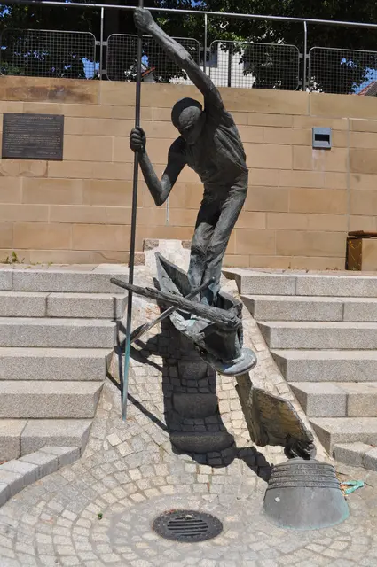 Nordheim Glockenstupfer. Aus Angst vor einem Angriff wurden in Nordheim die Dokumente in Sicherheit gebracht. Die Glocken versenkte man einfach im Neckar. Dort waren sie sicher. Als keine Gefahr mehr drohte, musste man mit Stäben die Glocken wieder suchen. Also stupfen bis man die Glocken fand. | Foto: Daniela Somers