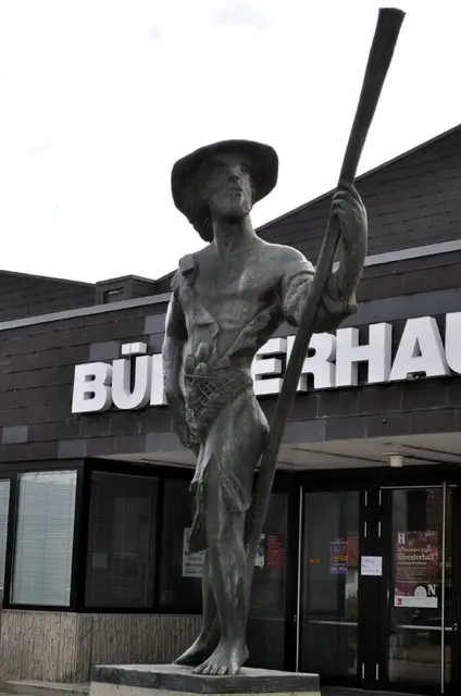 Böckinger Seeräuber vor dem Bürgerhaus. | Foto: Daniela Somers